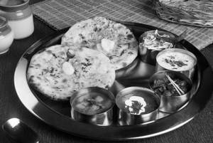 Fatafat Aloo Naan Thali