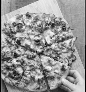 Chicken grilled pizza