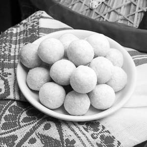 Narikol Laddu [10 Pieces]