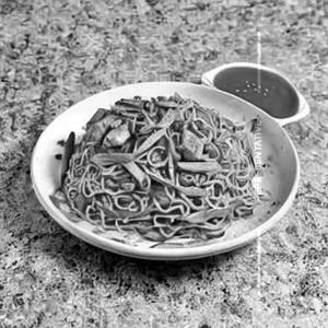 Red Chilli Spring Onion Chicken Noodles