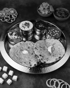 Khatakhat Paneer Naan Thali