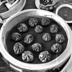 Gravy Veg Classic Momos