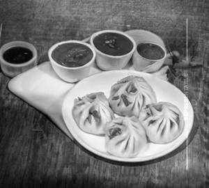 Veg malai momos