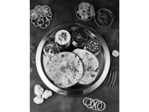 Amritsari Naan Thali