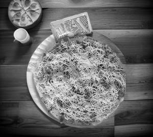 Cheese schezwan pizza