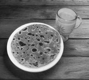 Thepla ( 4 Pcs ) + Masala Tea 250Ml
