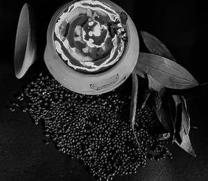 Matki Dal Makhani (angithi Special) {1000ml}