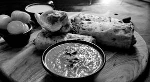 Malai Chaap Roll With Gravy