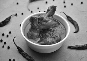 Chicken Curry/ Murgir Jhol Alu Diye(4pcs)