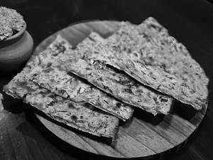 Besan Missi Parantha Paneer