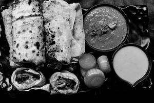 Veg Slice Tikka Roll With Gravy Box