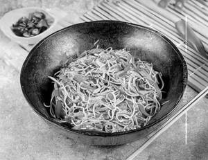 Vegetable Tossed Hakka Noodles