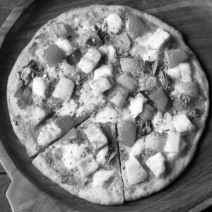 Chilli Cheese Pizza [Medium]