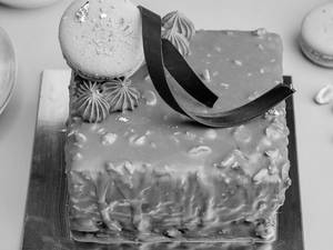 Rakhi Special Rocher Mousse Cake (0.6 Kg)