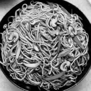 Mushroom Hakka Noodles