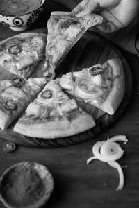 Makhni Paneer Pizza ( Medium 8")