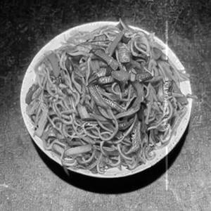 Vegetable schezwan noodles