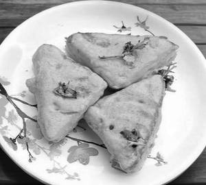 Bread Chop (4 Pieces) With Tomato Ketchup