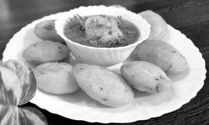 Ghar Ka Dhuska [4 pieces] with aloo chana sabzi