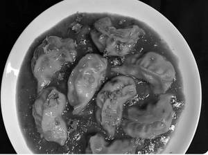 Paneer Hot Garlic Momos (6 Pcs)
