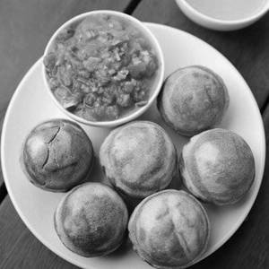 Fried Litti Chokha [4 Pieces] With Tomato Chutney