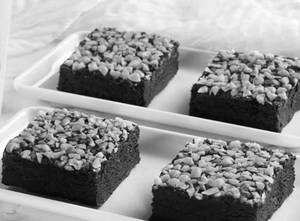 Brownie with roasted nuts and chocolate spread [4 pieces]