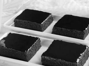 Brownie with chocolate fudge [4 pieces]