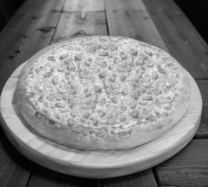 Cheese and corn pizza