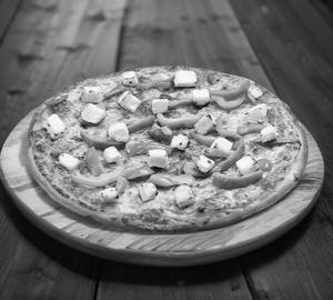 Paneer and onion pizza