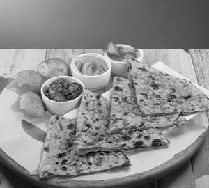 Aloo paneer paratha (2 pieces)