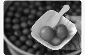 Naram Garam Gulab Jamun (2 Pieces)