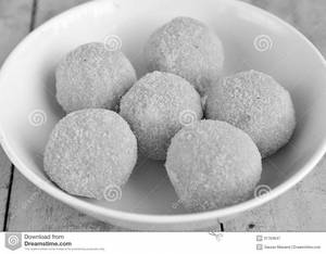 Vanaspati Besan Laddoo