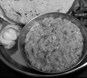 Pithal Bajari Bhakar With Papad