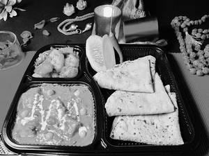 Matar Paneer Mini Thali (no Onion No Garlic)