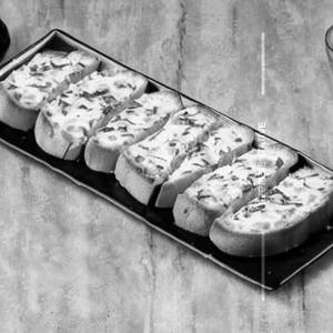 Baked garlic bread