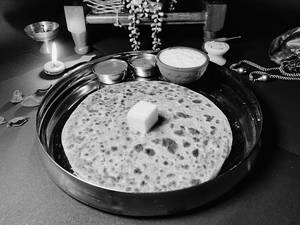 Masala Besan Paratha (1 Pc - Whole Wheat - Spicy)