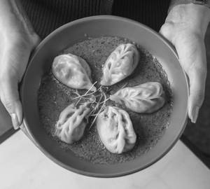 Jhol Momos (5 Pcs, Nut Free, Spicy)