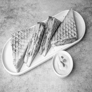 Veg Grill Sandwich(1/4 Pcs)