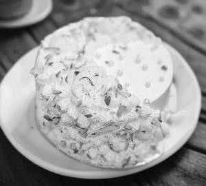 Keshar rasmalai cake