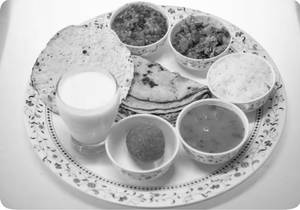 Deluxe Kathiyawadi Gujarati Thali (L)