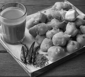 Paneer Pakoda With Tea