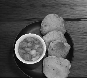 Nutri Aloo with 4 Masala Poori