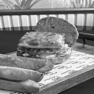 Crispy camembert burger