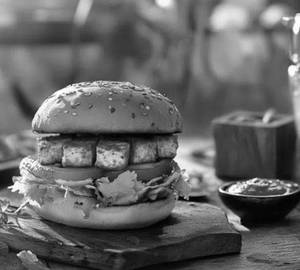 Paneer tikka burger