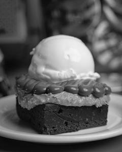 Nutella Pistachio Kunafa Brownie W Ice Cream