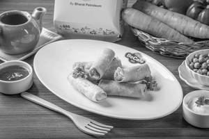 Veg Spring Rolls (4 Pcs)