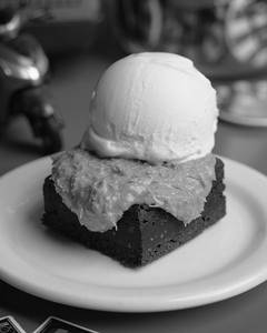 Pistachio Kunafa Brownie W  Ice Cream
