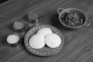Idly (3 Pcs) With Kudal Kulambu [o]