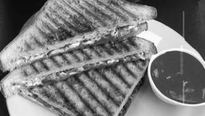 Paneer chilli grilled sandwich