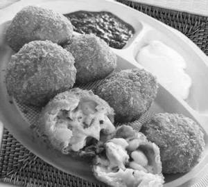Kurkure Cheese Corn Momos 8 Pieces